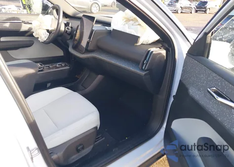 2025 Volvo Ex30 Ultra Twin Motor Performance, Fully Electric z USA, uszkodzony, nr VIN YV4EK3ZL8SS145127